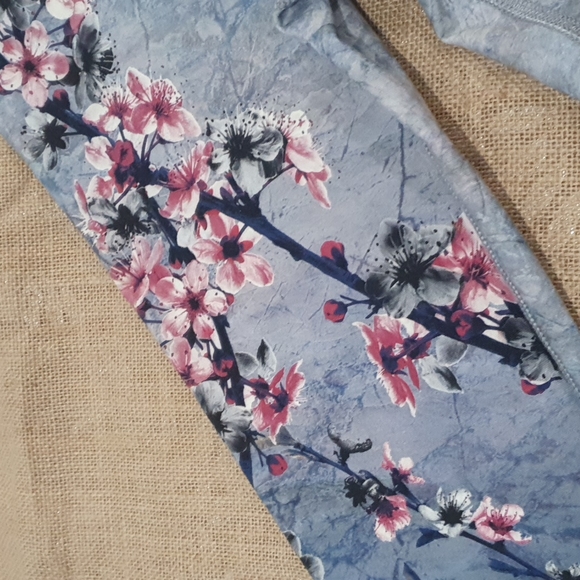 Evolution and Creation Size 10 approx Floral Jogger Leggings Grey Pink - Picture 4 of 6